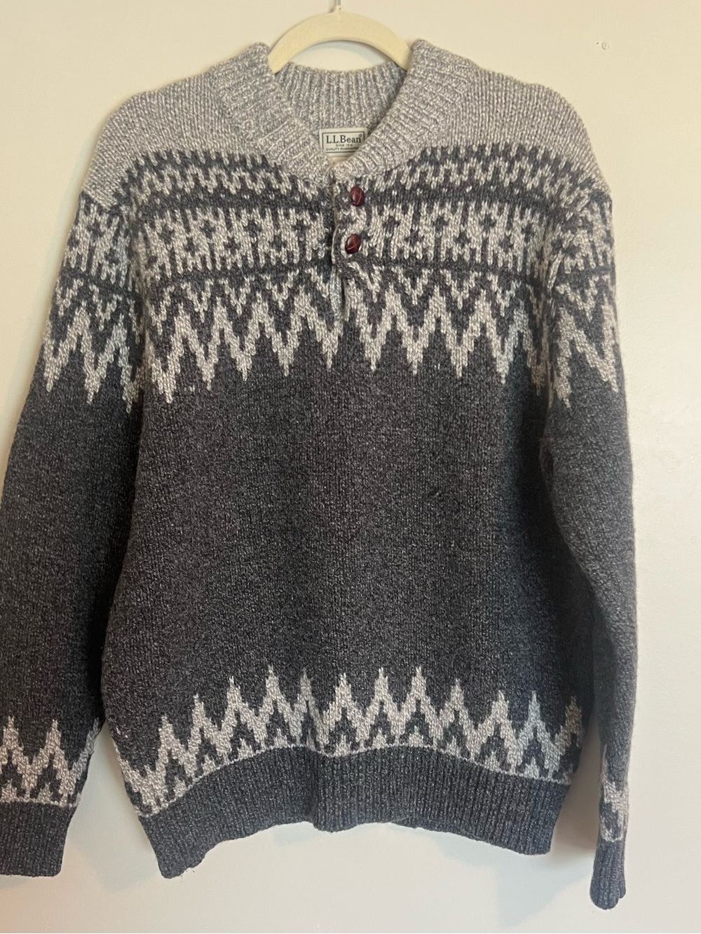 L.L. Bean Men's Dark Gray & Light Gray Fair Isle Lambs Wool Crewneck Sweater